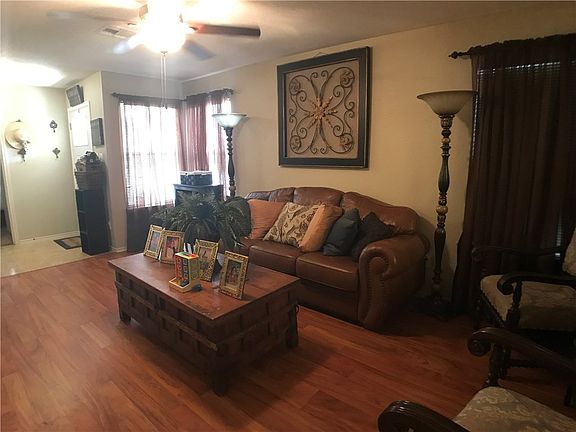 4th image of 3402 Barksdale Dr