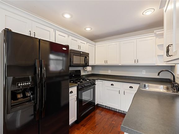5th image of 1217 Boulevard Place
