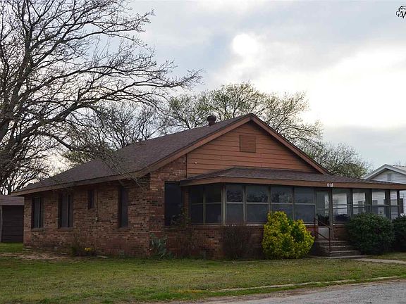 2nd image of 608 S Prairie Ave