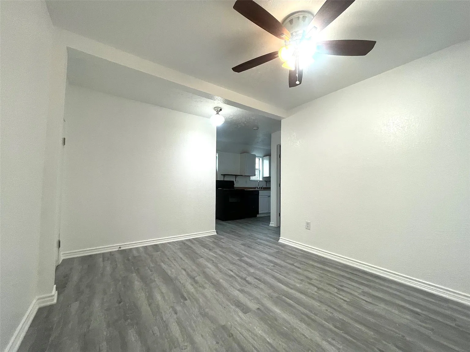 1 bed, 1.0 bath, 606 sqft, $1,050 — Photo 4