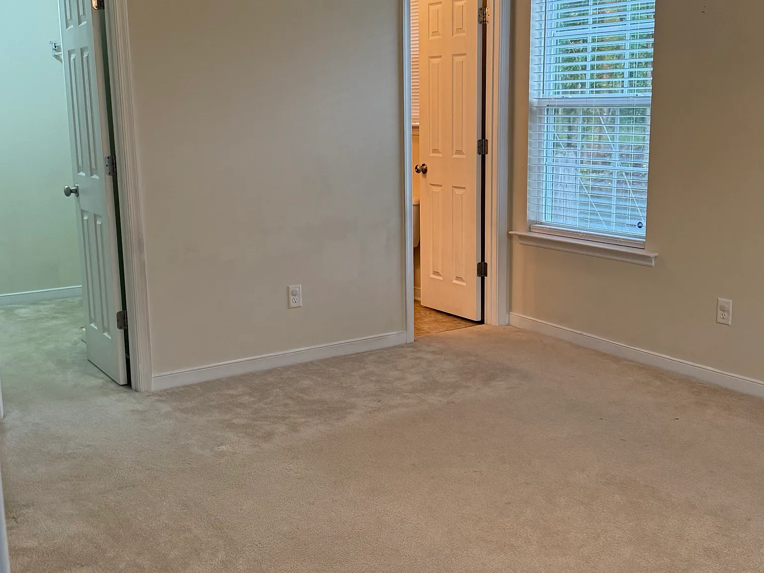 4 bed, 2.5 bath, 1665 sqft, $2,690 — Photo 2