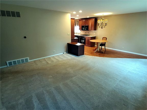 5th image of 129 W Hattendorf Ave