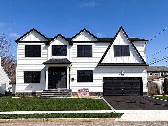 2nd image of 3421 Hawthorne Drive N