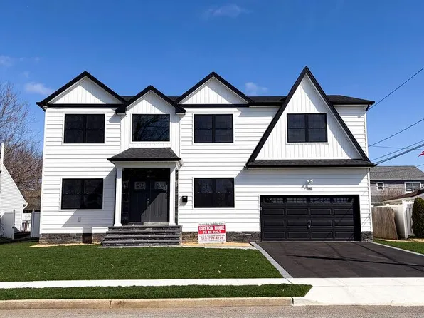 3421 Hawthorne Drive N, Wantagh, NY 11793
