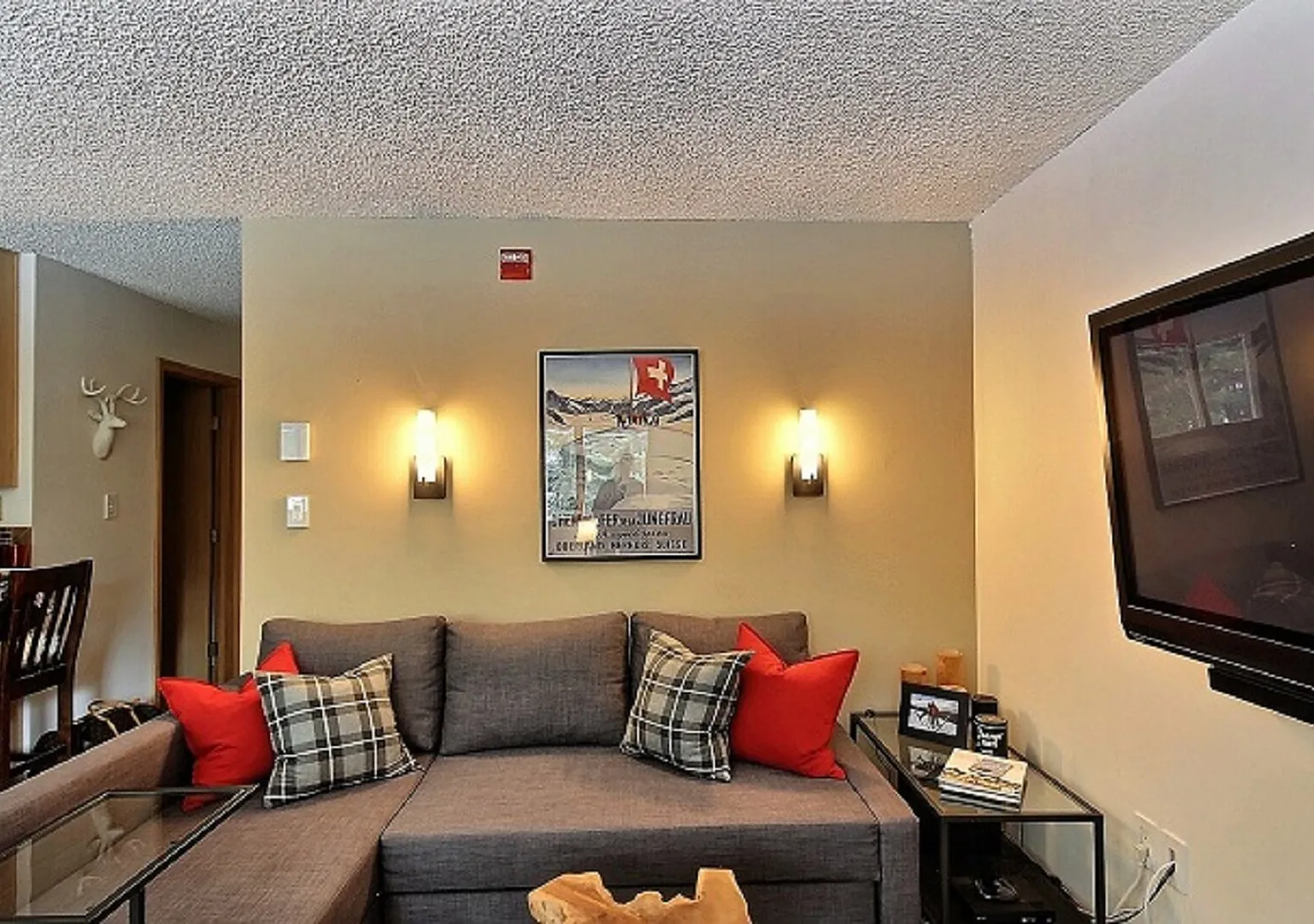 Snoqualmie Pass Furnished Mountain View Condo — Photo 3