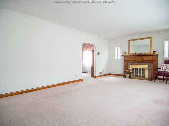 2nd image of 1108 Edgewood Dr