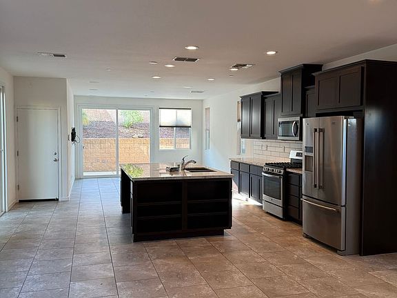 3rd image of 1025 Bridlewood Dr