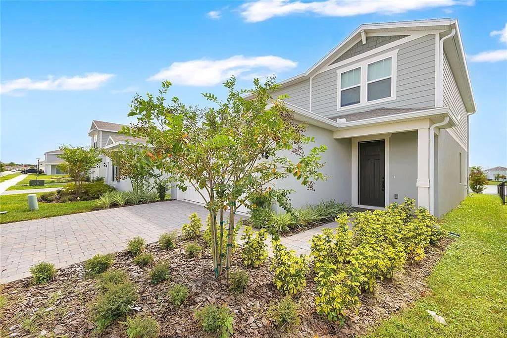 4 bed, 3.0 bath, 2207 sqft, $2,800 — Photo 2