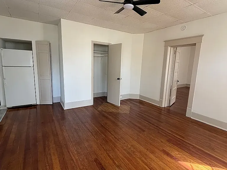 401 E Broad St #1 — Photo 5