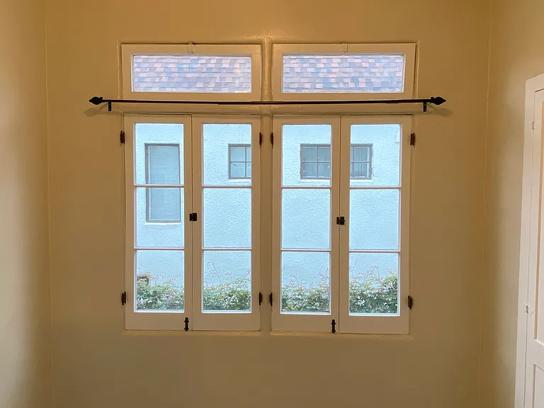 BREAKFAST NOOK WITH FRENCH AND TRANSOM WINDOWS