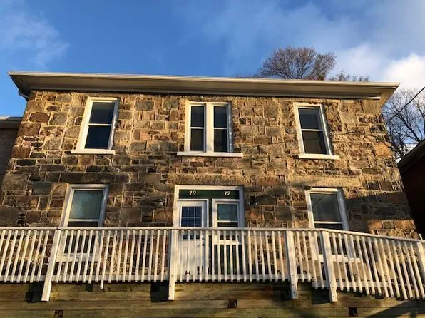 17 Shade St #A, Cambridge, ON N1R 4J6