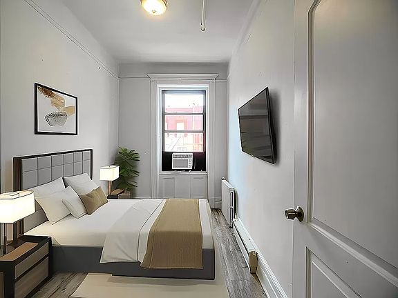 3rd image of 552 W 161st St #7