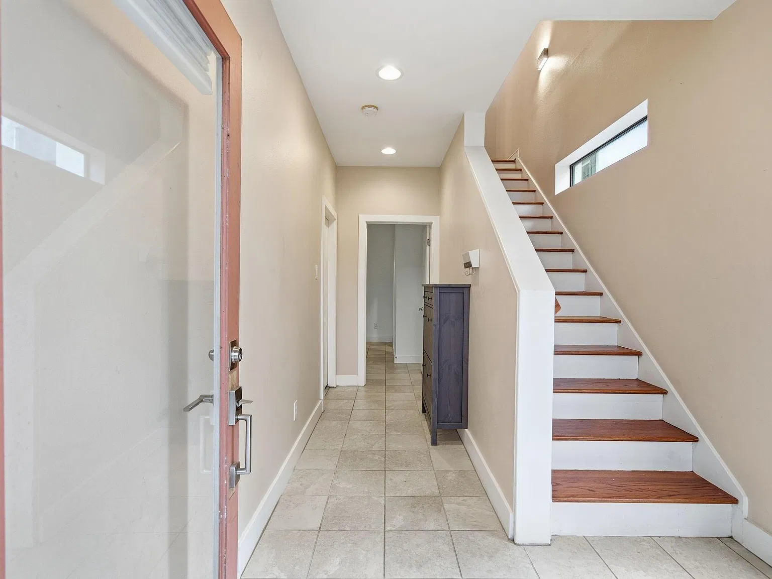 3 bed, 3.5 bath, 1824 sqft, $3,000 — Photo 3
