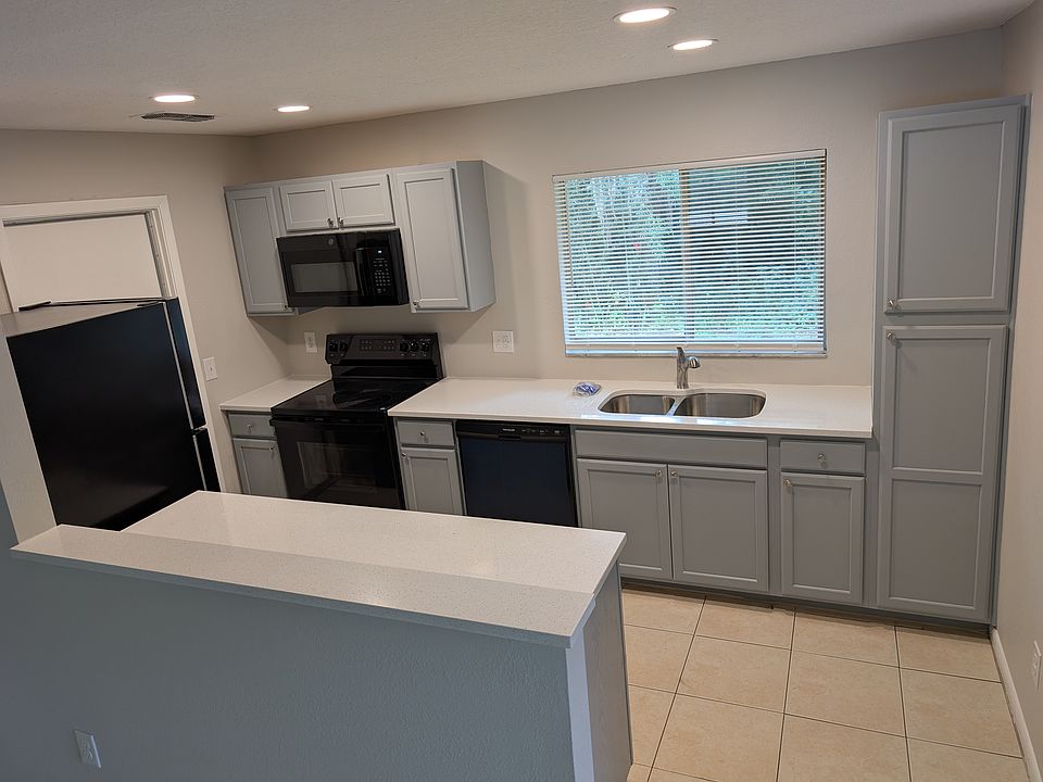 1st image of 2627 Kinnon Dr