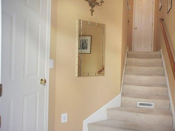 2nd image of 7246 Mariemont Cres