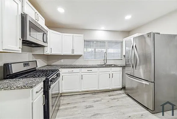 204 E Homan St — Photo 5