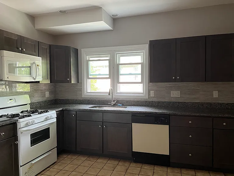 798 Orange St — Photo 28