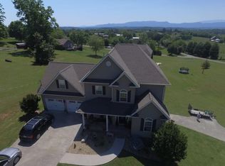 776 McKenzie Dr, Dandridge, TN 37725