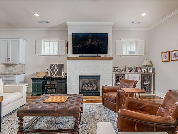 3rd image of 5382 Courtney Ave