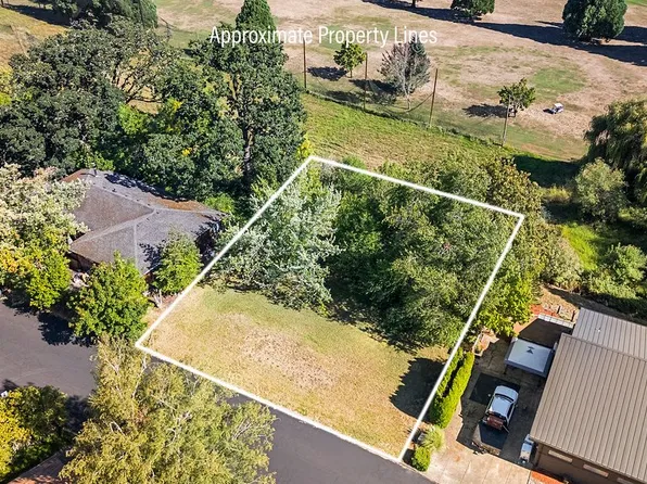 SW Bayou Dr #900, McMinnville, OR 97128