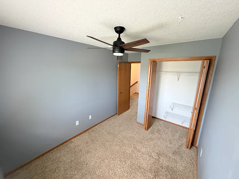 221 N Cherokee Dr — Photo 15