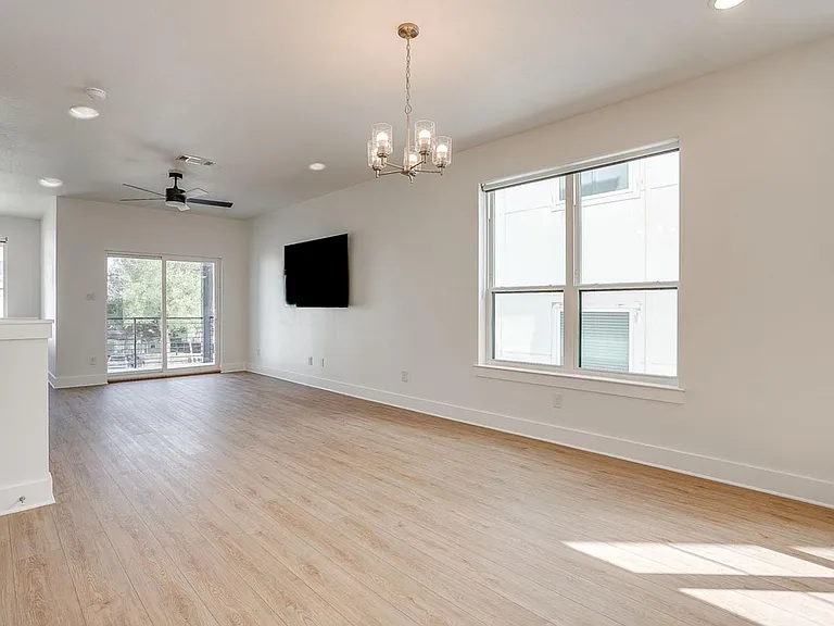 2333 Benbrook Blvd — Photo 23