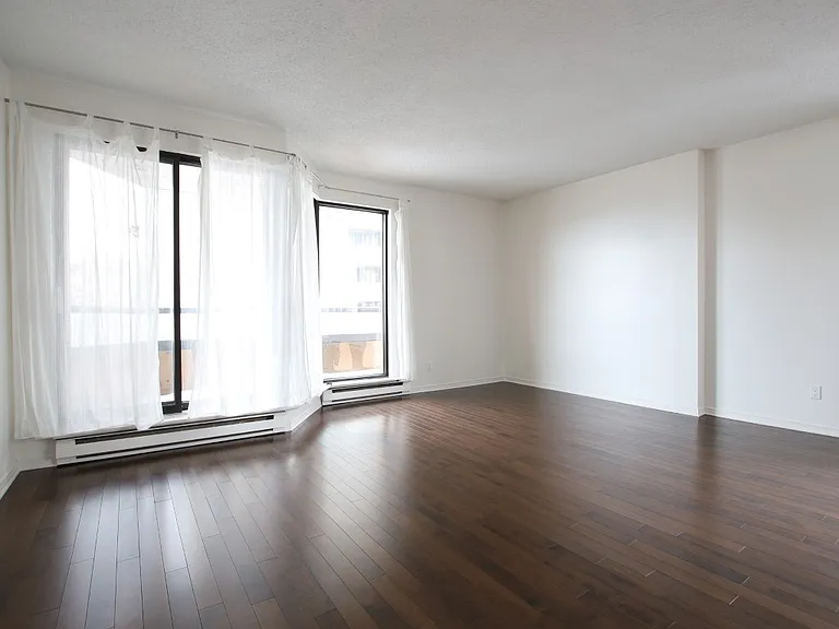 556 Laurier Ave W #1607 — Photo 3
