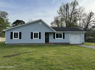 111 Cedar Creek Dr, Jacksonville, NC 28540