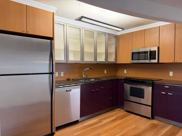 732 11th Ave E APT 404, Seattle, WA 98102