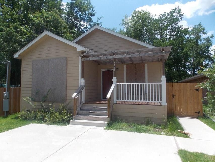 1st image of 7930 Fowlie St