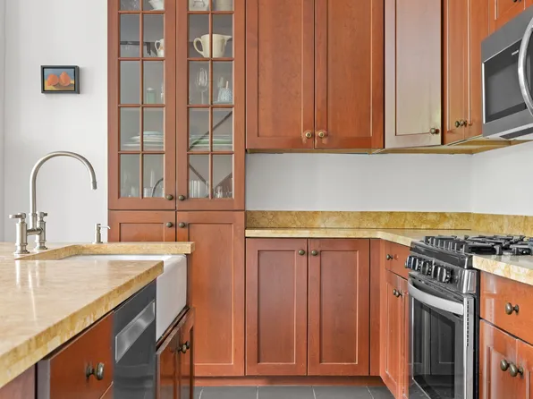 295 6th Avenue image 5 of 20