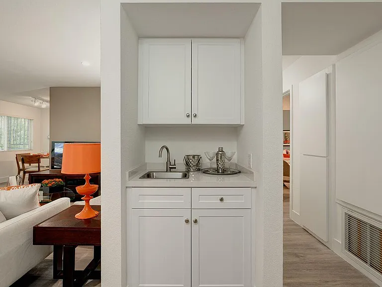 439 Stocker Apartments — Photo 25