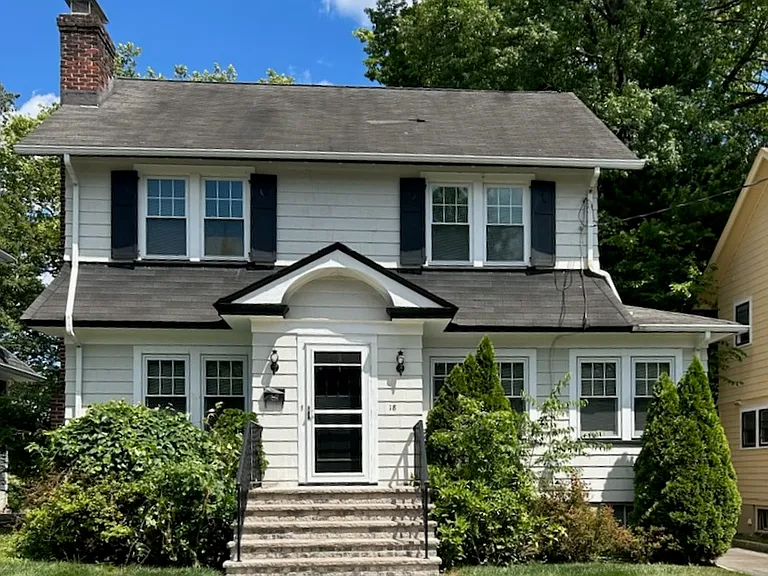 18 Undercliff Rd — Photo 1