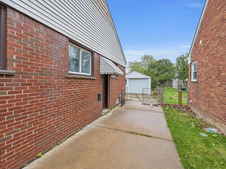 3837 Katherine St — Photo 26