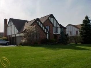 1768 Shaker Heights Dr, Bloomfield Hills, MI 48304