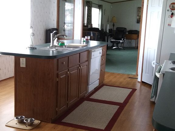 Island facing bank  Windows