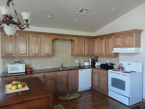 4th image of 685 Cherokee Dr