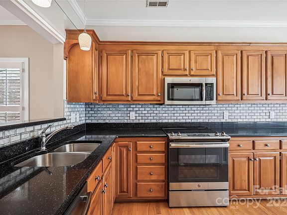 4th image of 5518 Dunedin Ln