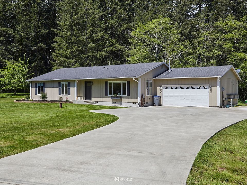 Front view of home. Large driveway, great for RV parking. 