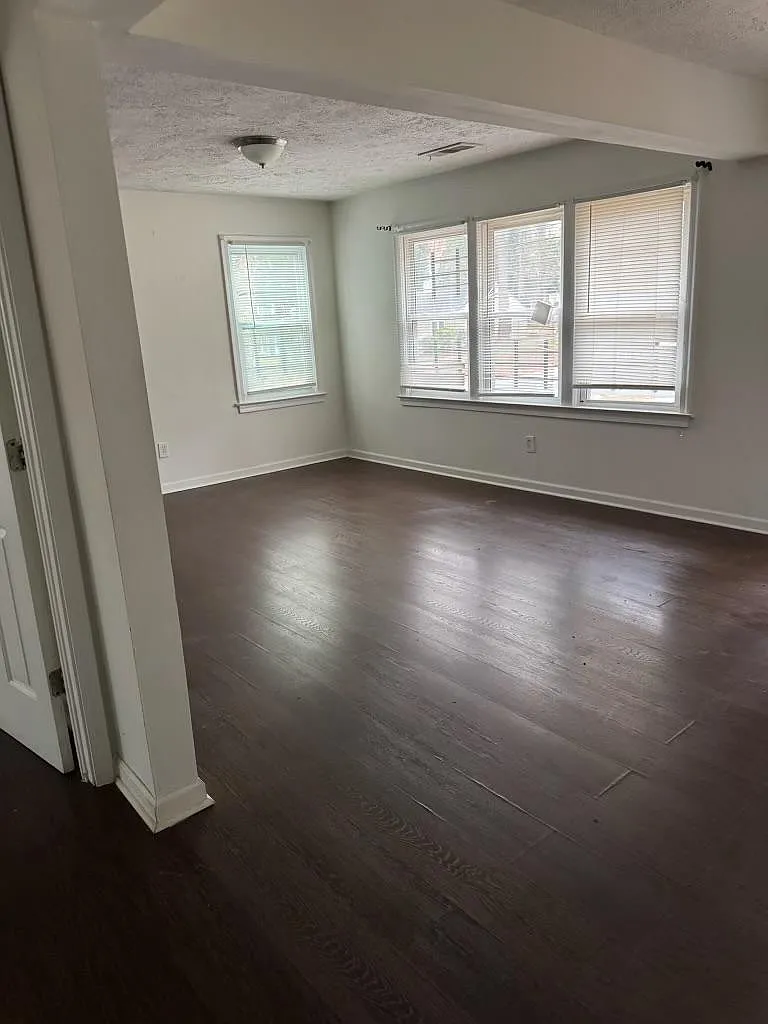 668 Charlotte Pl NW — Photo 2