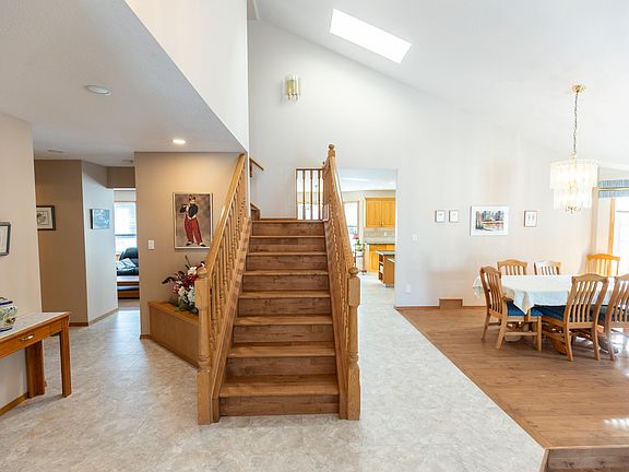 5th image of 90 Highland Way