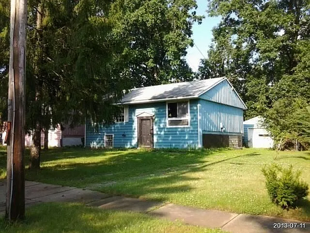 1866 Ferndale Ave SW photo 1