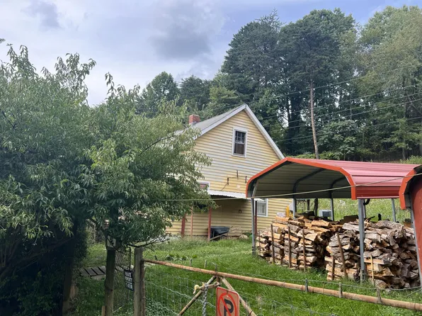 1992 Stoney Battery Rd, Troutville, VA 24175
