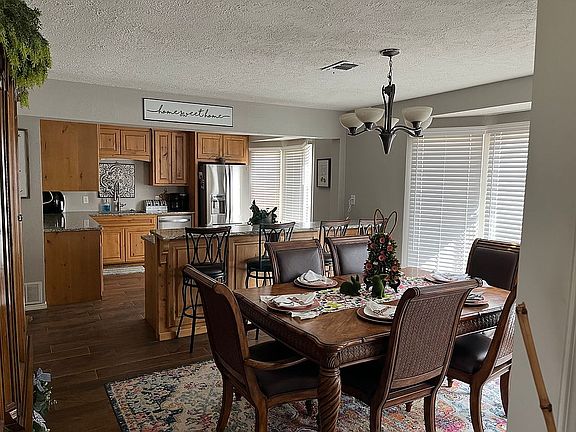 Kitchen/dining 