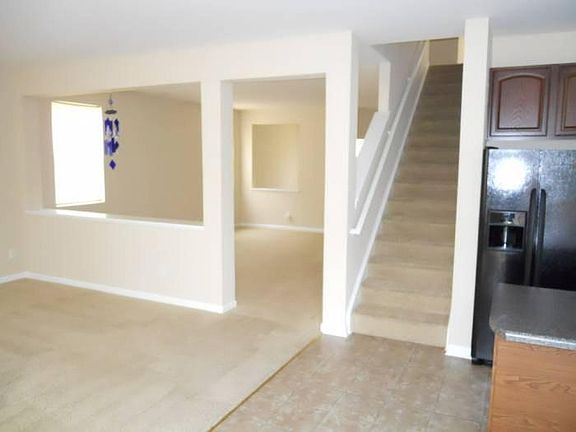 3rd image of 210 Knightwood Dr
