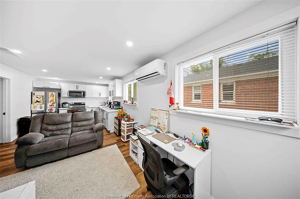 3 bed, $2,000 — Photo 3