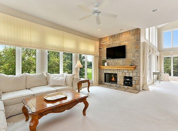 5th image of 2387 Woodglen Dr