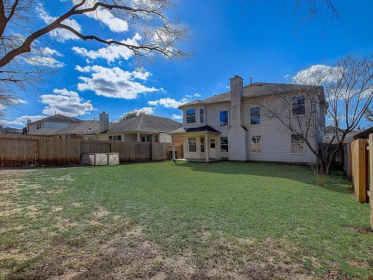 537 Golden Creek Dr — Photo 39