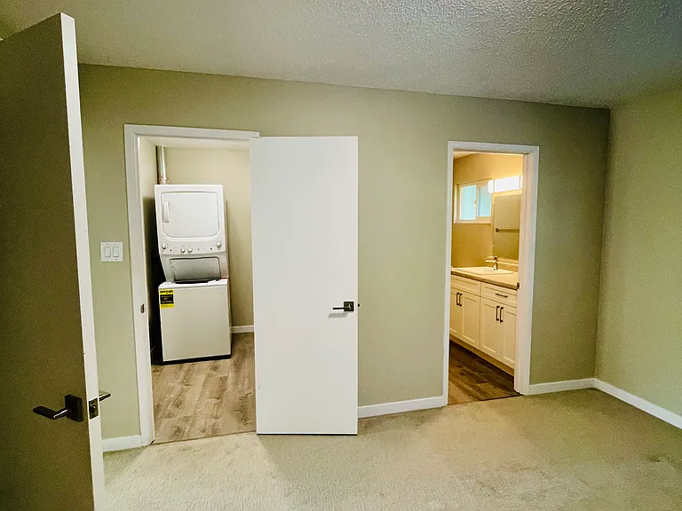1x1 - 560 SqFt - Bedroom