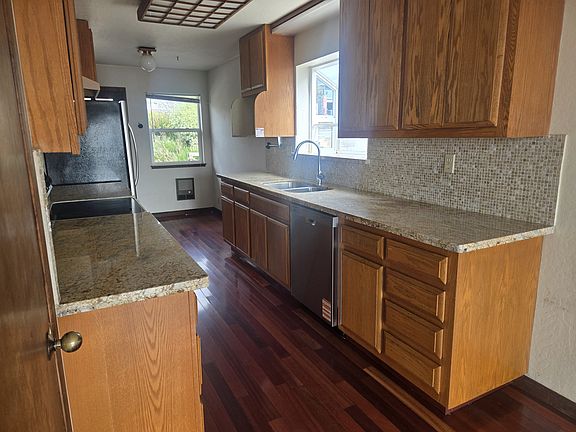 4th image of 800 Buena Vista St
